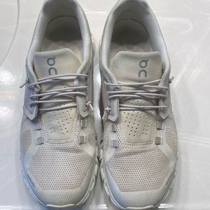 women's on cloud size 9